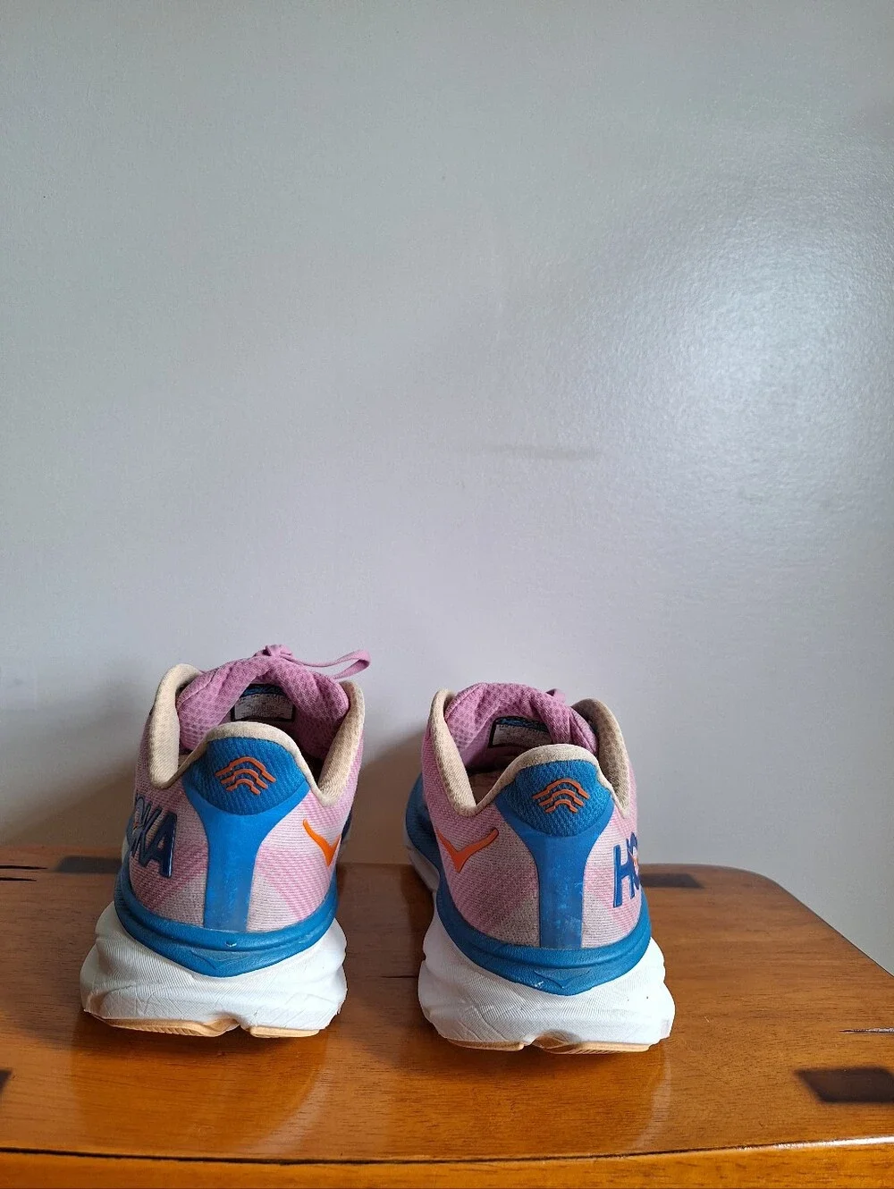 Hoka Clifton 9 Women's Cyclamen / Sweet Lilac Size 9B